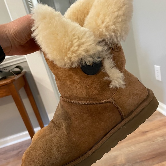 Ugg Chestnut Bailey Button Short Size 7 - Picture 3 of 7